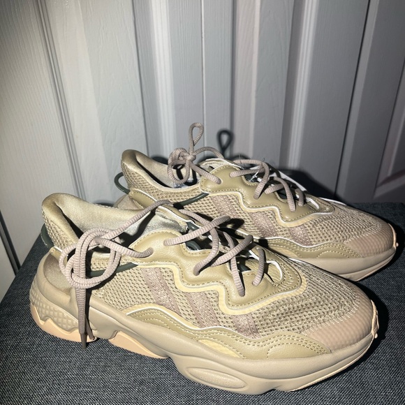 Adidas Ozweego - Picture 2 of 7